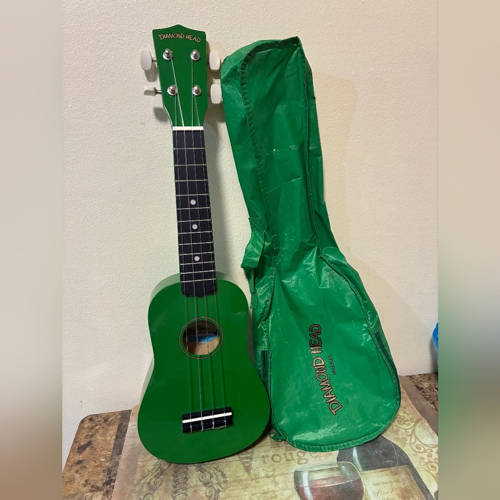Diamond Head Green Ukulele with Case